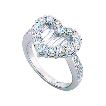1F0019AWLRD0 18KT White Diamond Ring